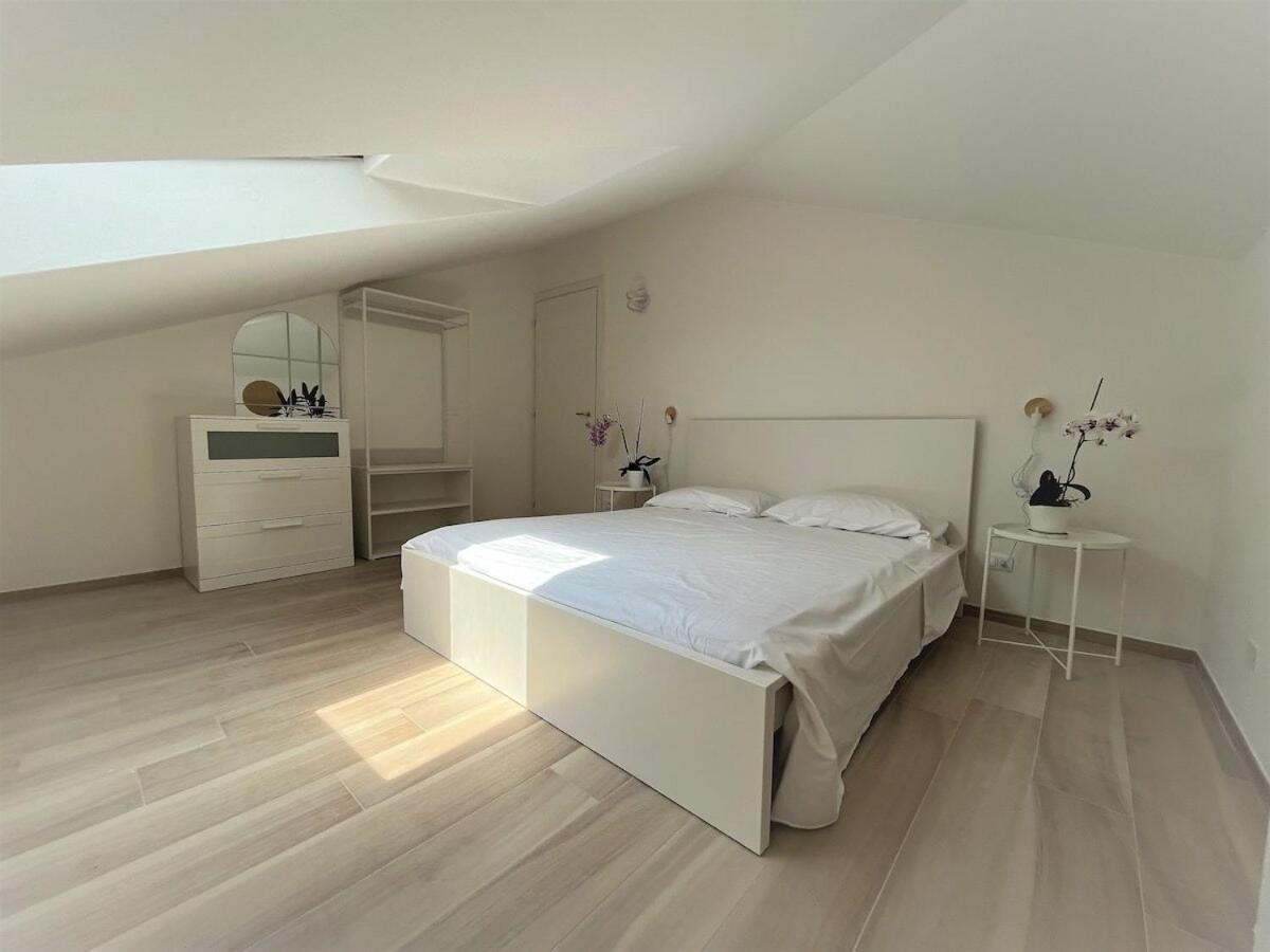 Attico Calla Peschiera del Garda Luaran gambar