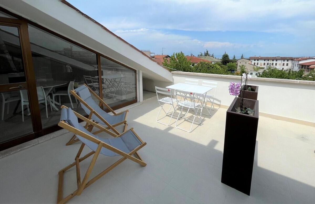Attico Calla Peschiera del Garda Luaran gambar